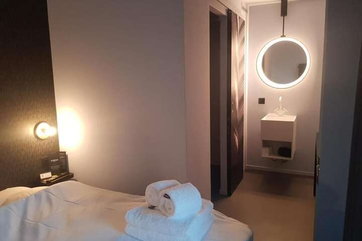 Room 7 of 49