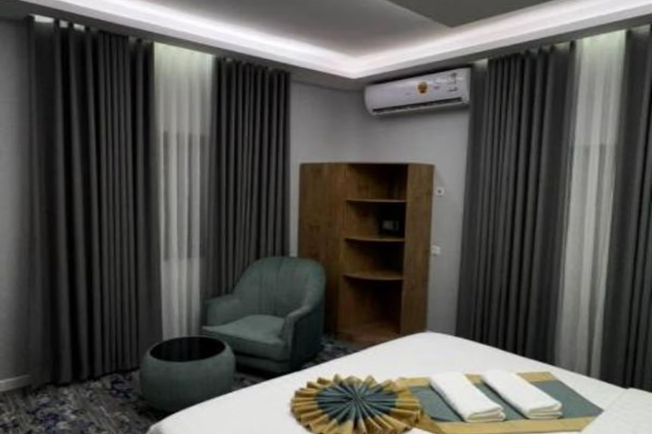 Room 28 of 83