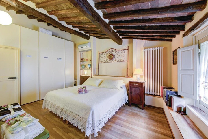 Room 4 of 18
