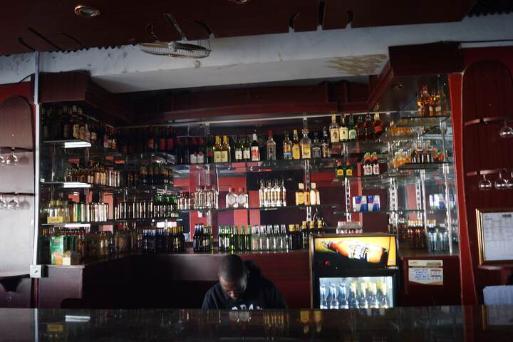 Lounge 47 of 58