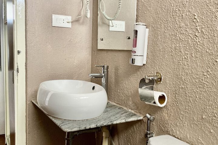 Room 52 of 61