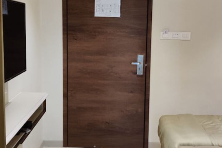 Room 6 of 48