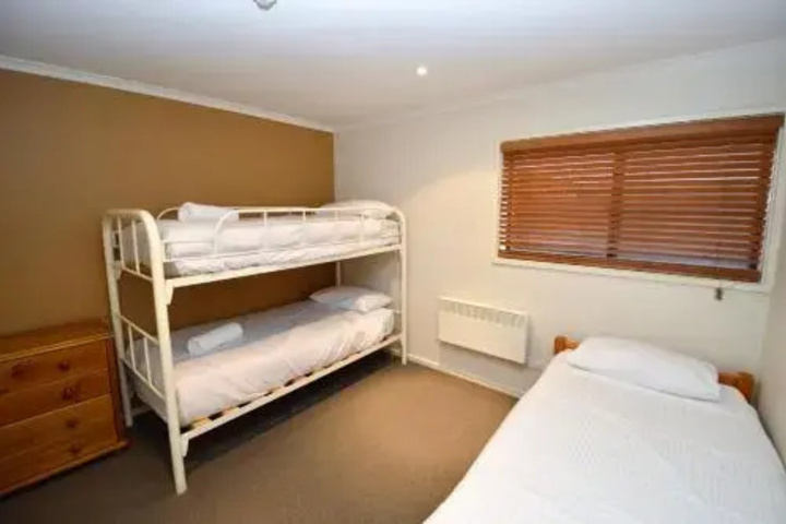 Room 5 of 11