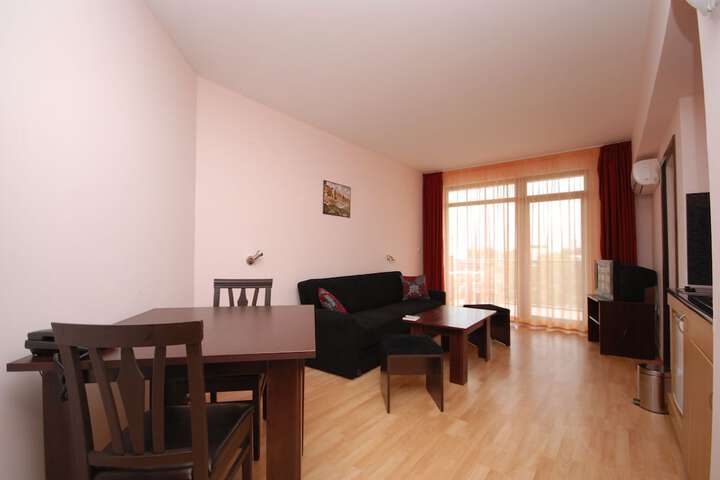 Room 4 of 92