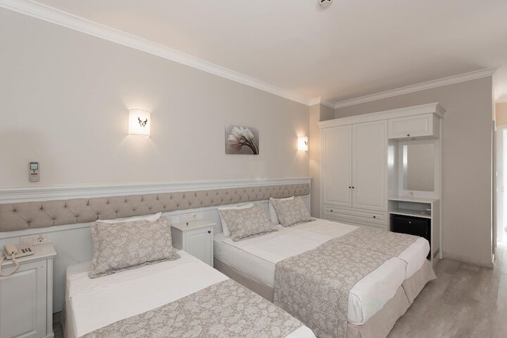 Room 9 of 29