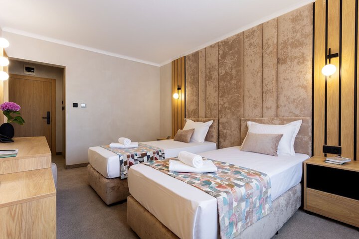 Room 15 of 112