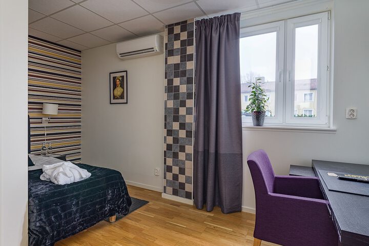 Room 8 of 38
