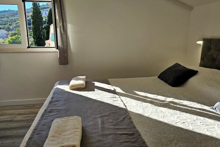 Room 4 of 140
