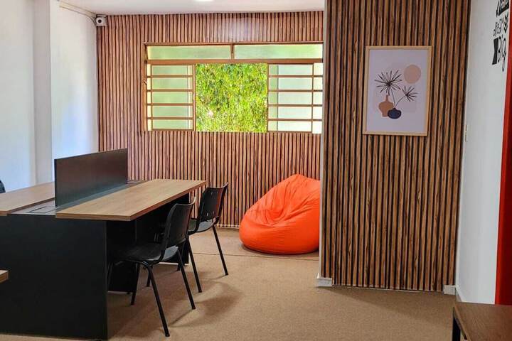 Lounge 8 of 29