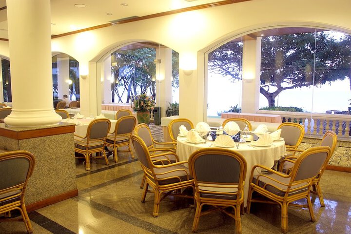 Ballroom/Hall 30 of 49