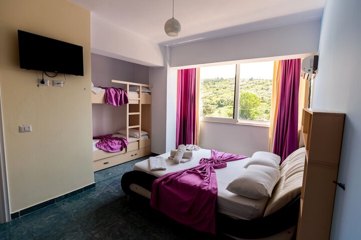 Room 25 of 87