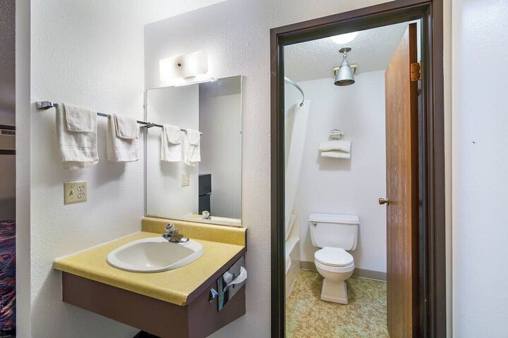 Room 18 of 25