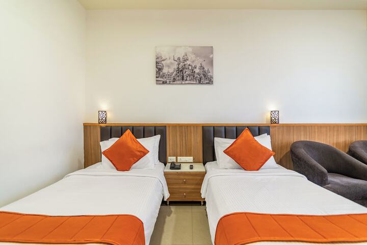 Room 3 of 33
