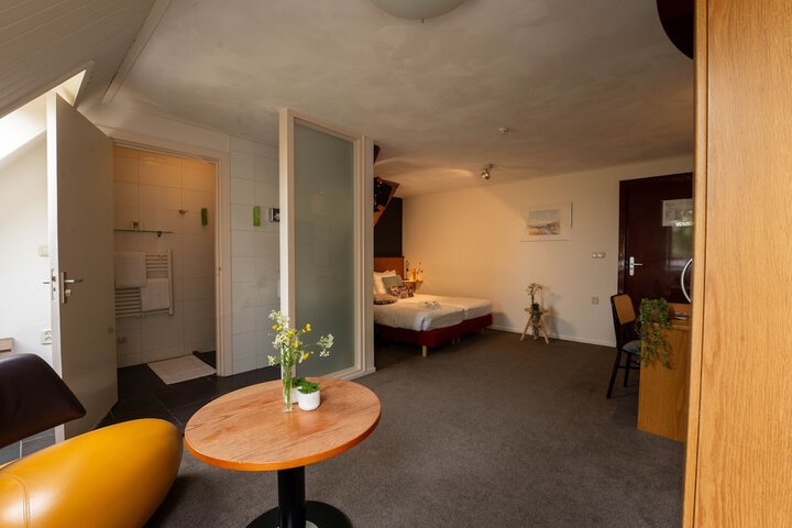 Room 15 of 110