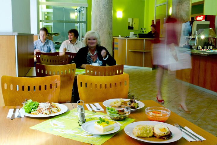 Dining 45 of 56