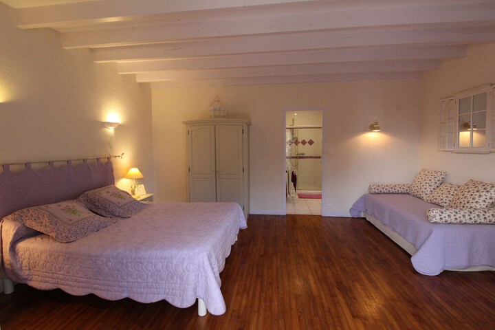 Room 5 of 8
