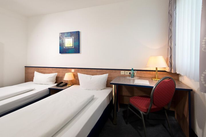 Room 33 of 73