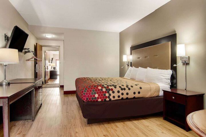Room 15 of 38