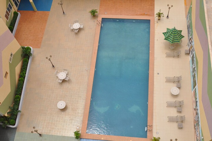 Pool 21 of 28