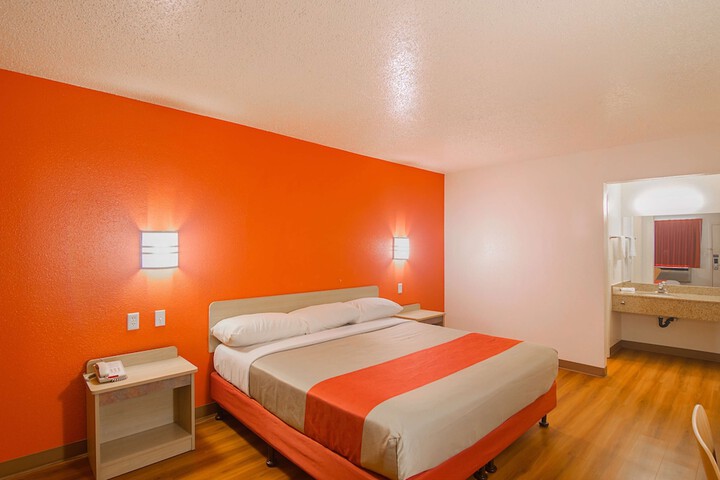 Room 8 of 32