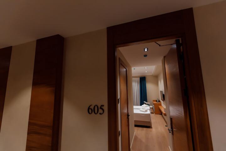 Room 24 of 66
