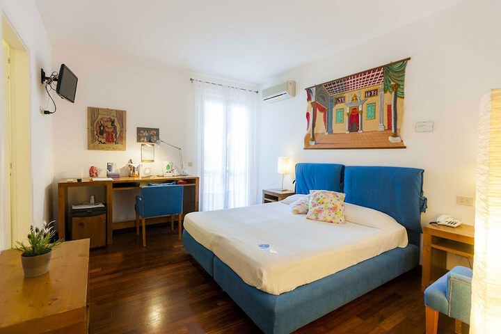 Room 15 of 60