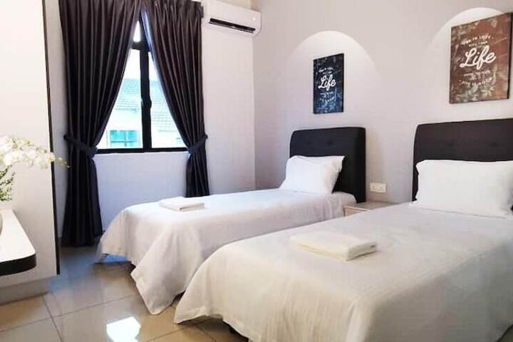 Room 3 of 8
