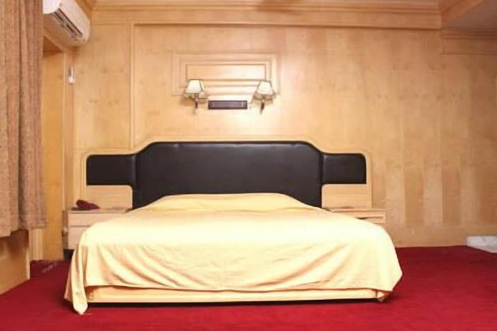 Room 4 of 11