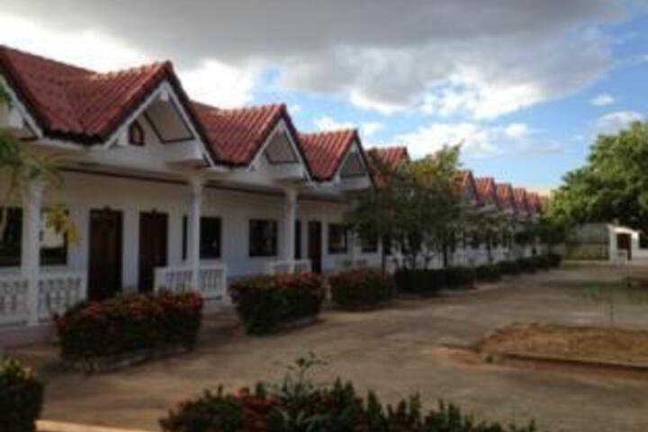 Chansamone Hotel