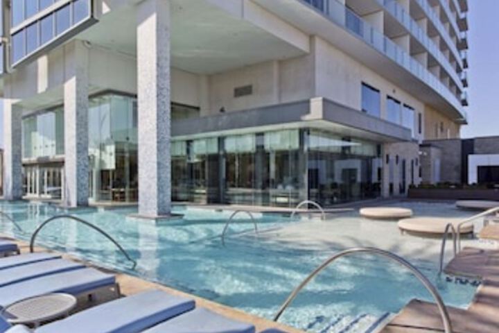 Pool 160 of 252