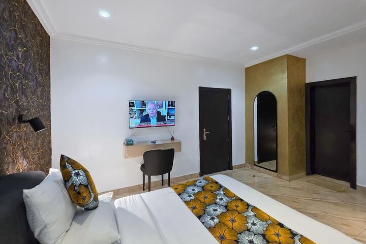 Room 2 of 37