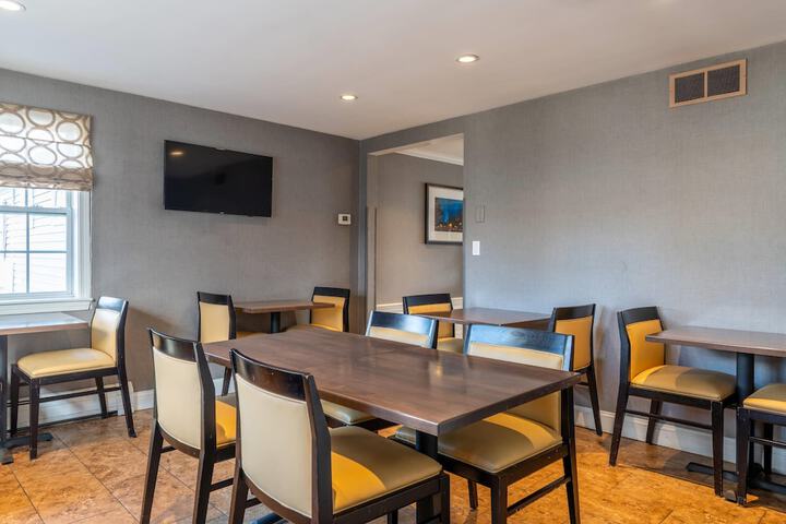 Breakfast/Coffee Service 57 of 61