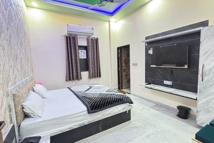 Room 9 of 18