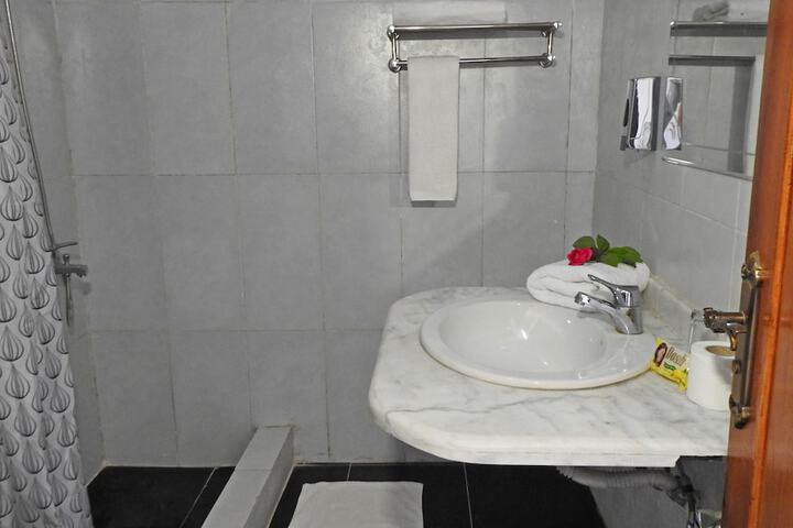 Room 82 of 164