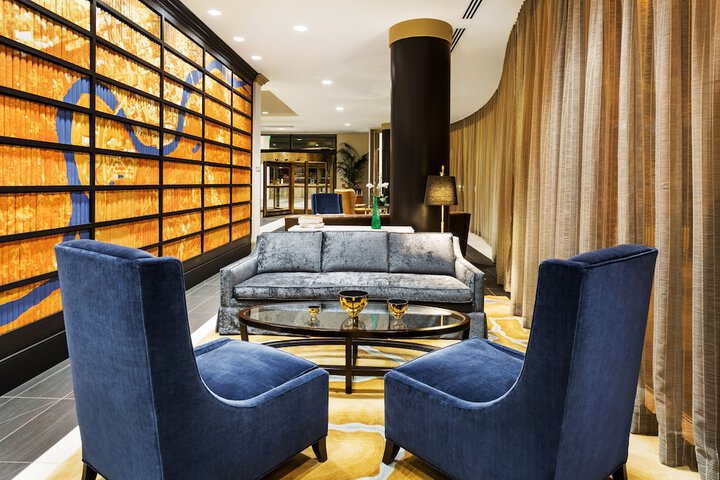 Lobby lounge
