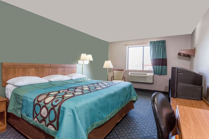 1 King Bed (8 of 15)