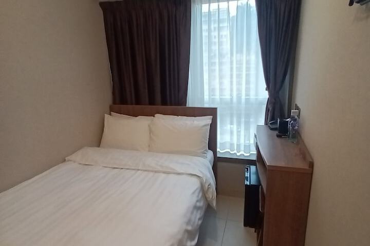 Room 5 of 9