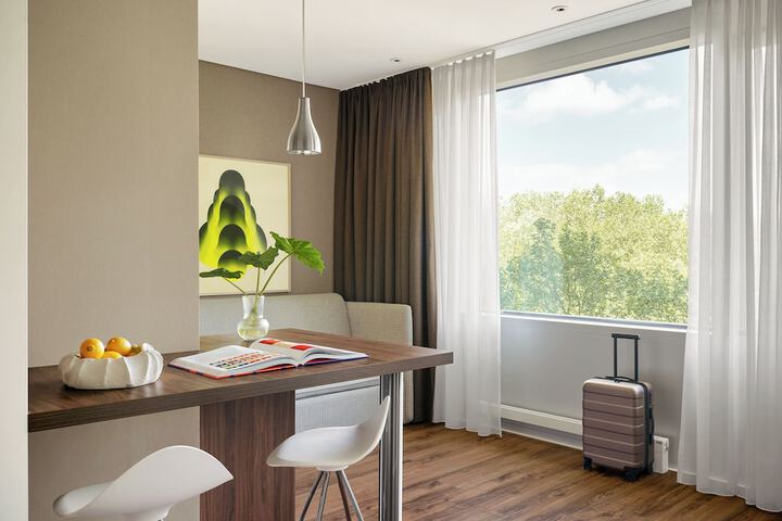 Room 21 of 43