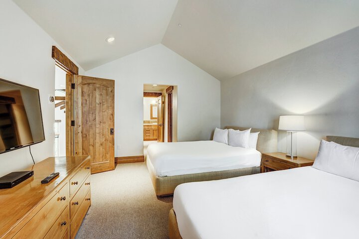 Room 100 of 569