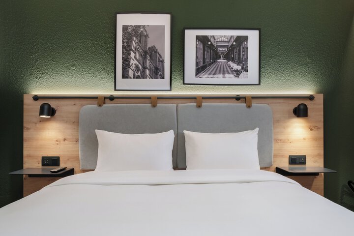 Room 15 of 110