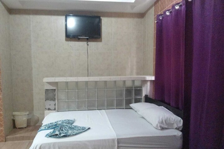 Room 16 of 38