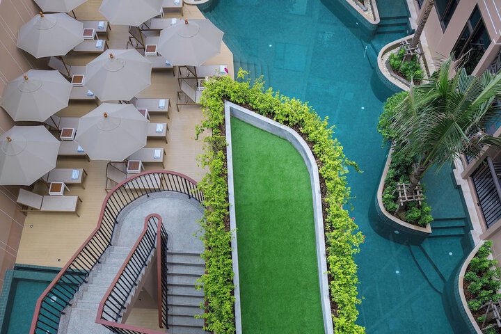 Pool 93 of 151