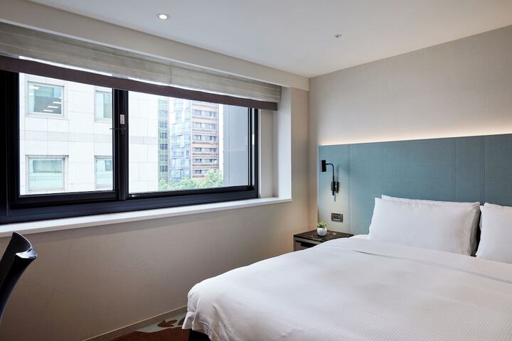 Room 52 of 121