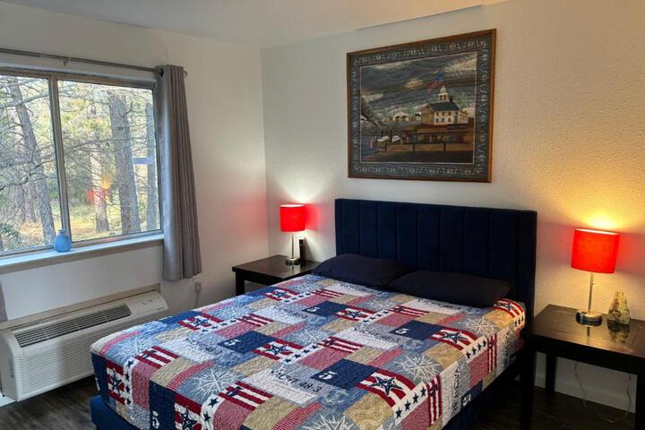1 Queen Bed (16 of 103)