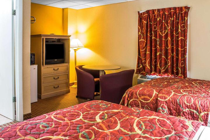 2 Double Beds (3 of 7)