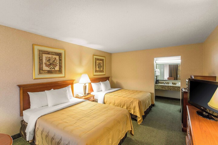 1 Double Bed Accessible (10 of 12)