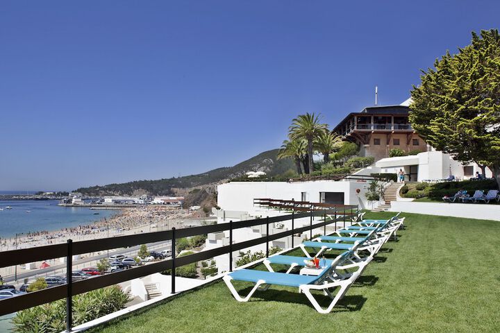 Hotel Pool
