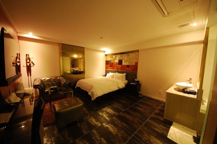 Room 25 of 44