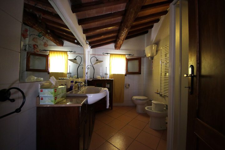 Room 6 of 24