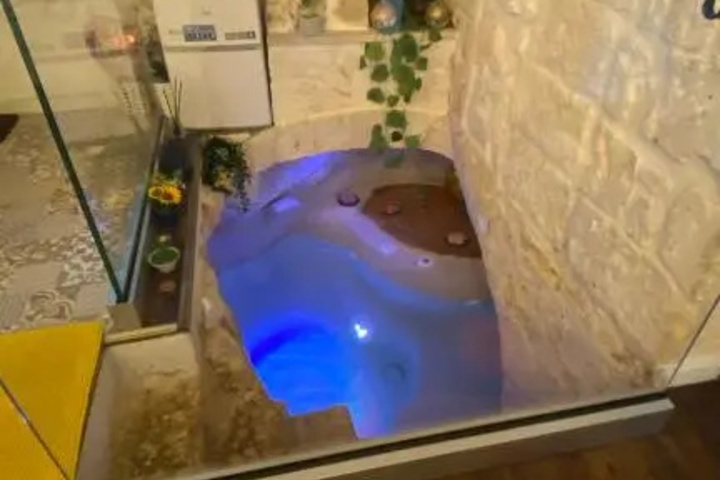 Pool 16 of 26